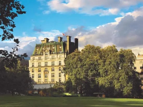 The Ritz London exterior on Piccadilly luxury hotel